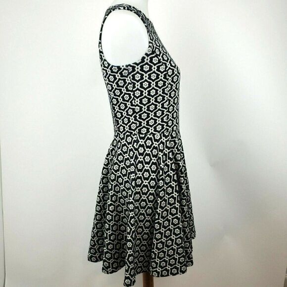 Cynthia Rowley Black White Dress Sleeveless sz S Stretch Skater Dress Fit Flare - Picture 3 of 6